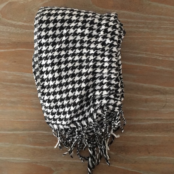 Accessories - Houndstooth Scarf